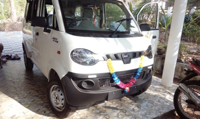 mahindra jeeto passenger van